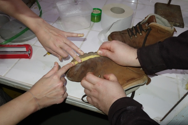 brmglu-pic-applying-boots1.jpg